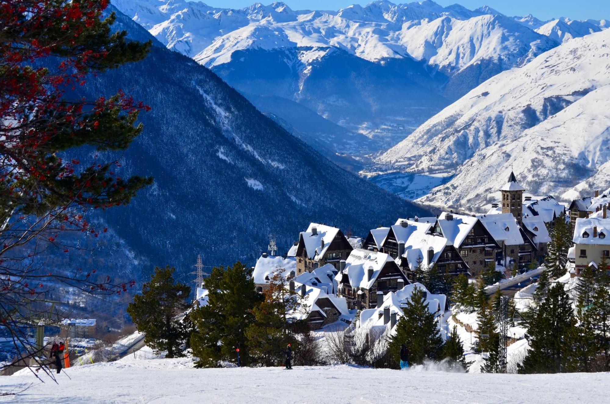 Apartamentos Snoe Mont Romies Salardu Bagian luar foto