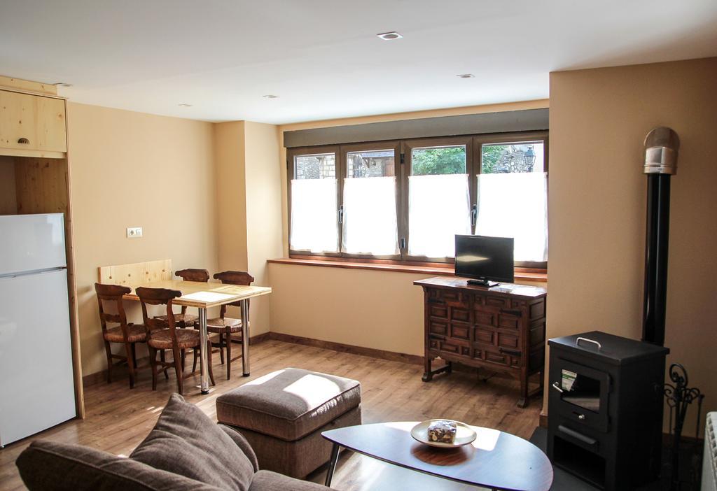 Apartamentos Snoe Mont Romies Salardu Bagian luar foto