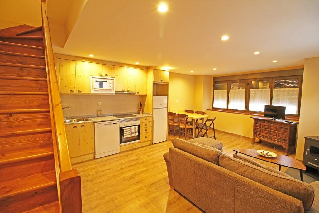 Apartamentos Snoe Mont Romies Salardu Bagian luar foto