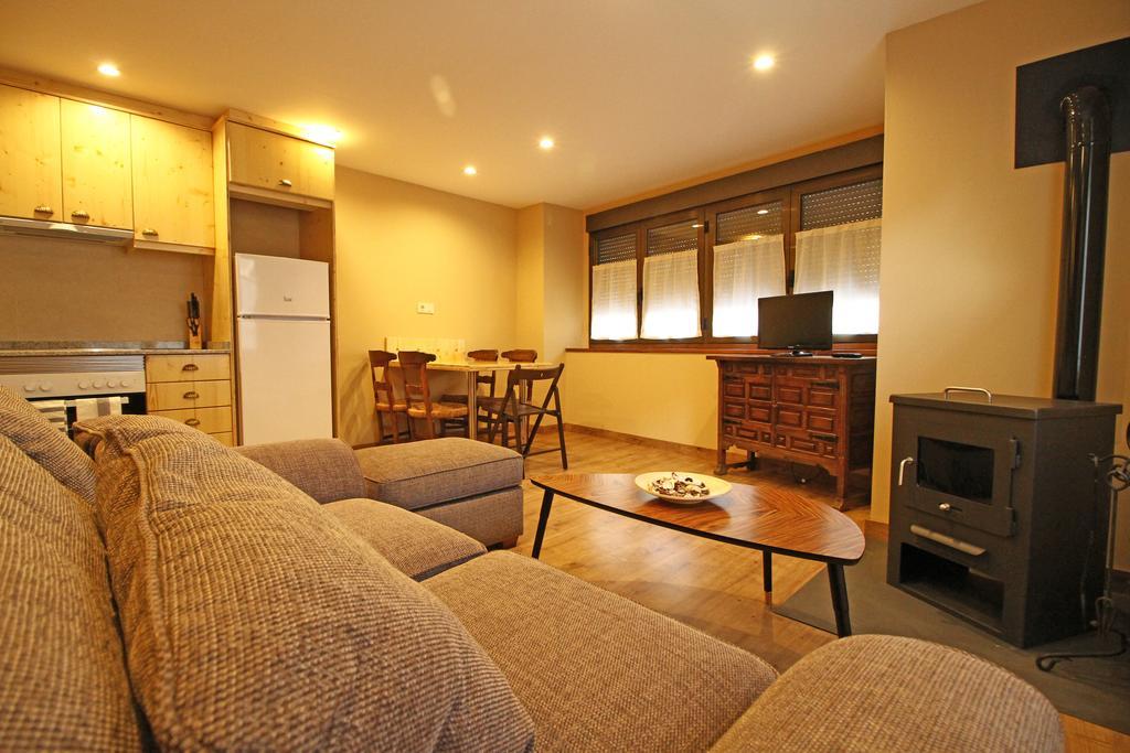 Apartamentos Snoe Mont Romies Salardu Bagian luar foto